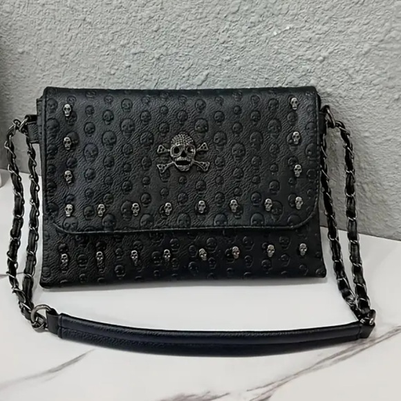 NEW IN DUST BAG SKULL STUDDED ROCKER PURSE HANDBAG MULTI COMPARTMENT CROSSBODY - Picture 4 of 7